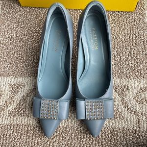 This brand came from Singapore and it goes with size 39. 2 1/2” heel.